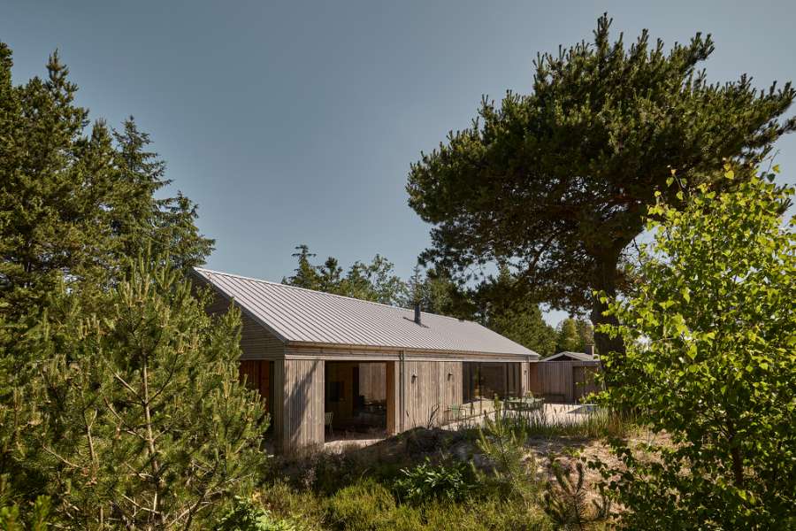 Rib Sheets on the roof set the stage for summer cottage coziness, Torndrupskovvej 3, 9370 Hals, Denmark